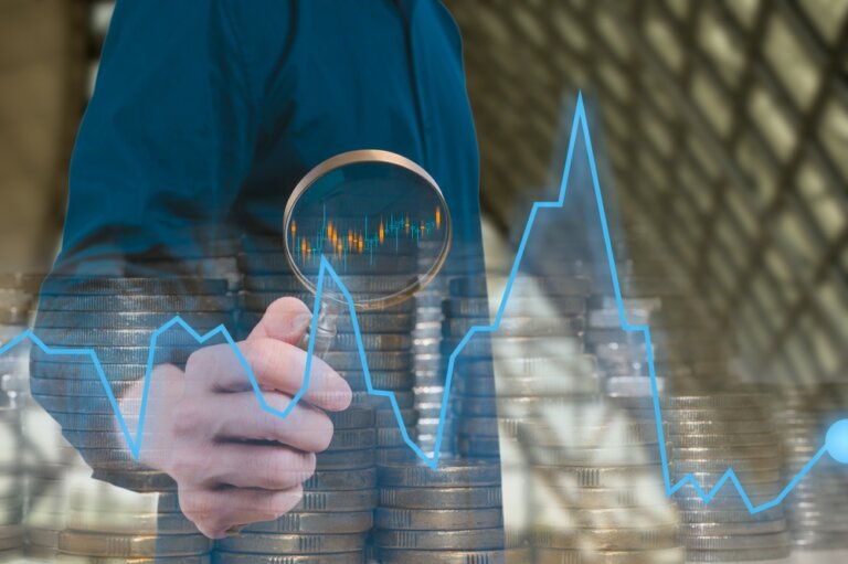 Man,Use,Magnifying,Glass,Searching,For,Best,Option,To,Investment