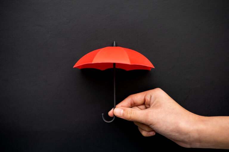 Hand,Hold,A,Red,Umbrella,3d,Icon,Isolated,On,Black