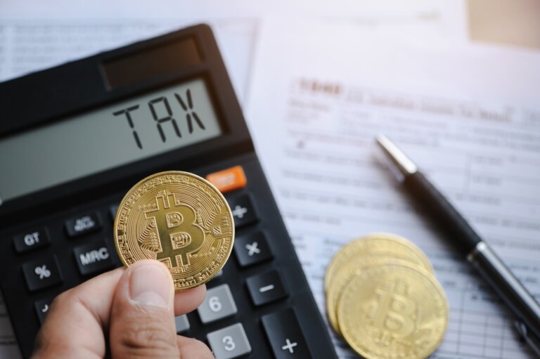 Bitcoin,Taxation,Or,Cryptocurrency,Concept,With,Us,Tax,Form,1040