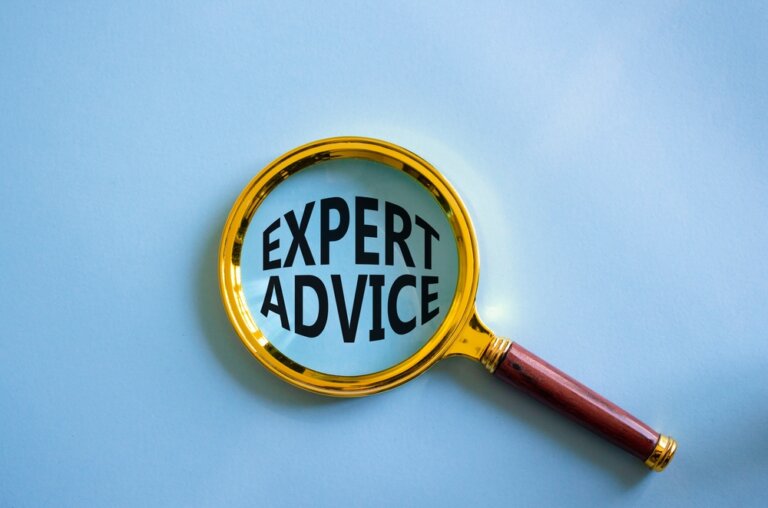 Expert,Advice,Symbol.,Concept,Word,Expert,Advice,On,Magnifying,Glass.