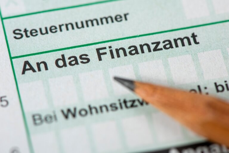Augsburg,,Germany,-,27.,January,2022:,Form,For,The,Tax